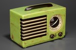 Beautiful Bright Pistachio Green Emerson ’Aristocrat’ 400 Catalin Radio